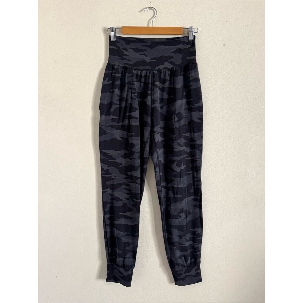 Athleta Salutation Camo Joggers S